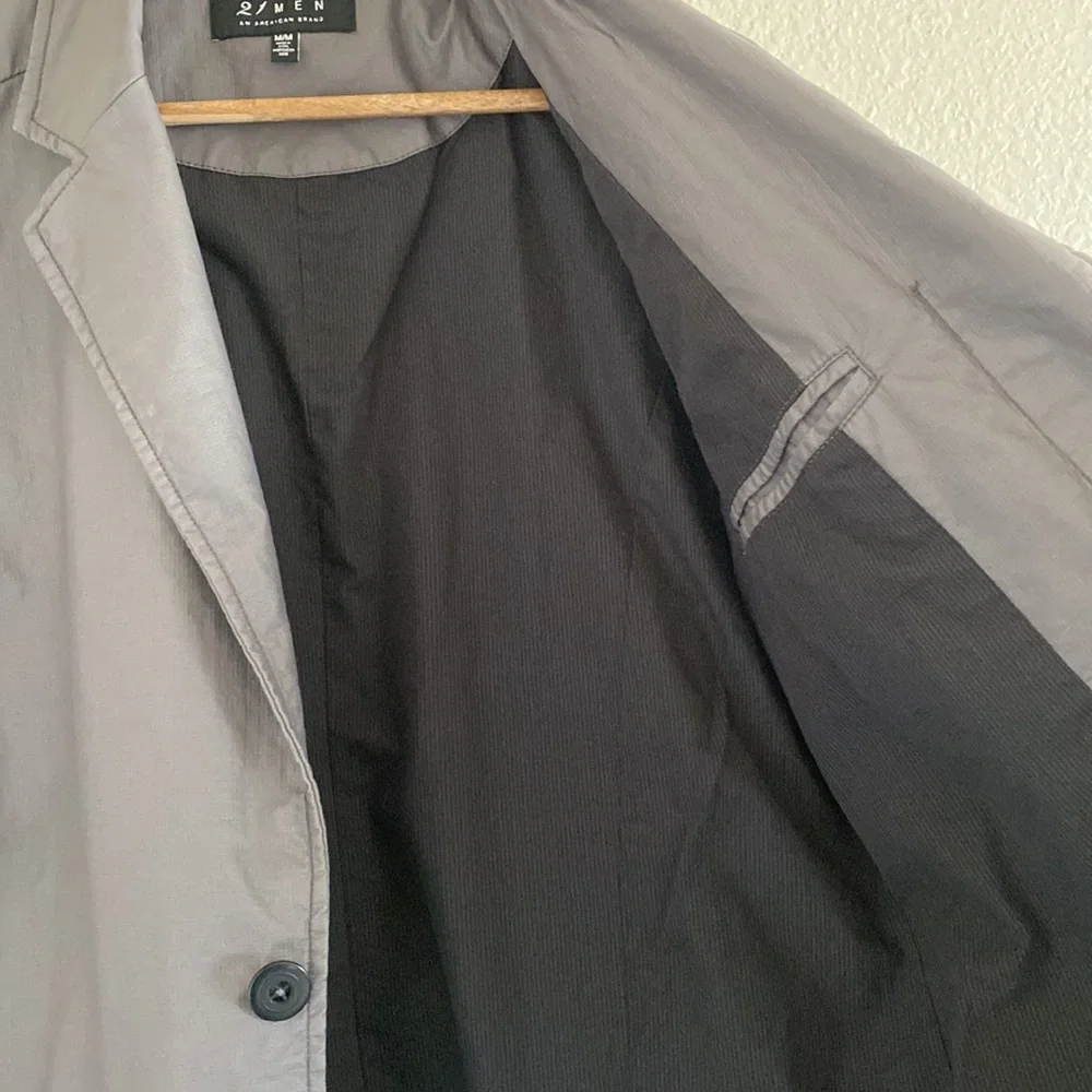Forever 21  Men’s Gray Blazer With Front Pockets And Button Closure  Size M
